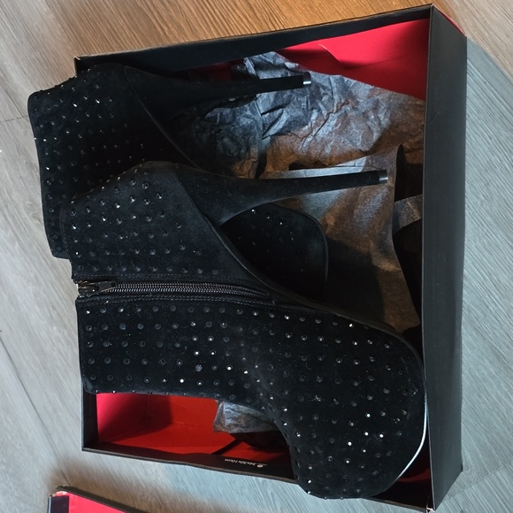 Wild pair Diamond studded stiletto black booties size 10 - Picture 6 of 9